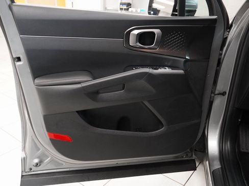 Used 2023 Kia Sorento EX image 17