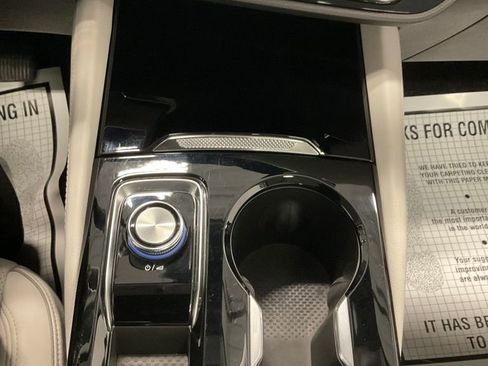 Used 2024 Buick Envision Avenir AWD/4WD image 23