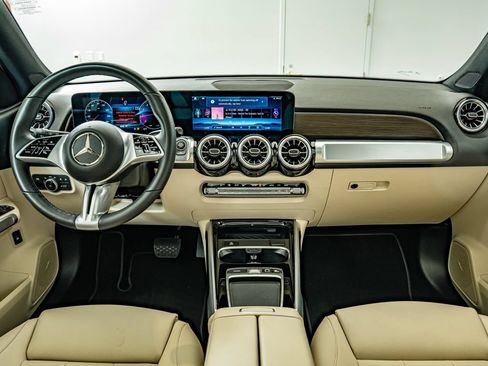 Certified 2026 Mercedes-Benz GLB 250 4MATIC image 31