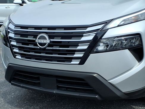 Used 2024 Nissan Rogue SV FWD image 33