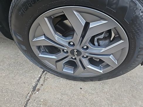 Used 2024 Kia Seltos S image 3