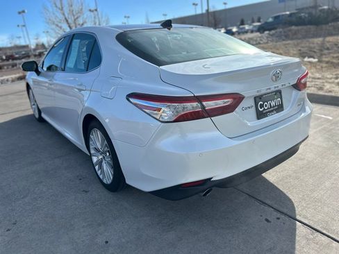 Used 2018 Toyota Camry XLE image 3