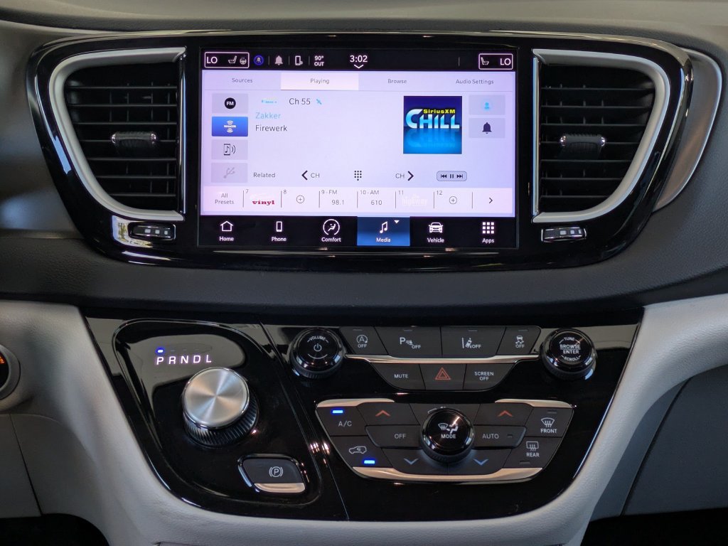 Used 2023 Chrysler Pacifica Touring-L FWD image 20
