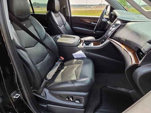 Used 2020 Cadillac Escalade Premium Luxury RWD image 14