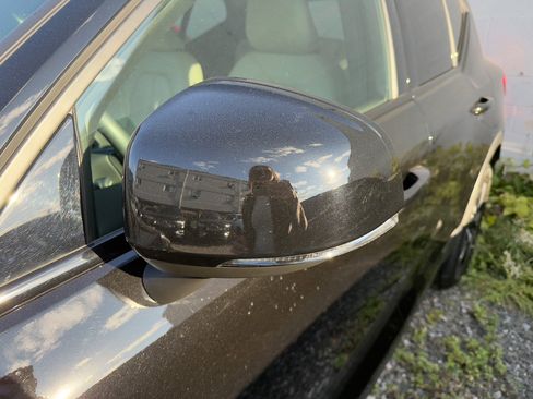 Certified 2023 Volvo XC40 B5 Plus w/ Climate Package image 12