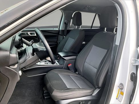 Used 2023 Ford Explorer XLT AWD/4WD image 24