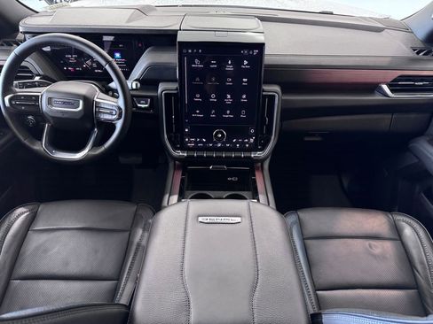 Certified 2025 GMC Yukon XL Denali AWD/4WD image 19