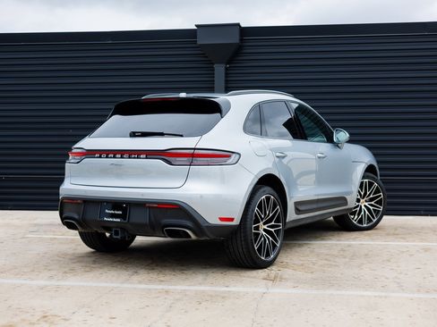 Certified 2025 Porsche Macan image 7