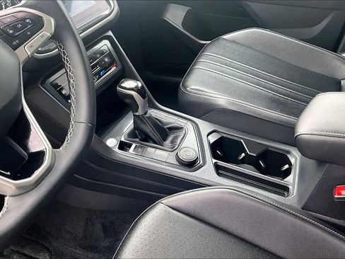 Used 2022 Volkswagen Tiguan SE image 20
