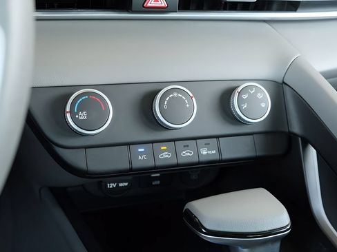Used 2025 Hyundai Elantra SE FWD image 21