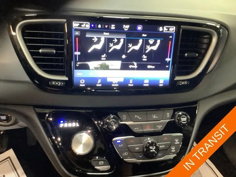 Certified 2026 Chrysler Pacifica Select FWD image 31