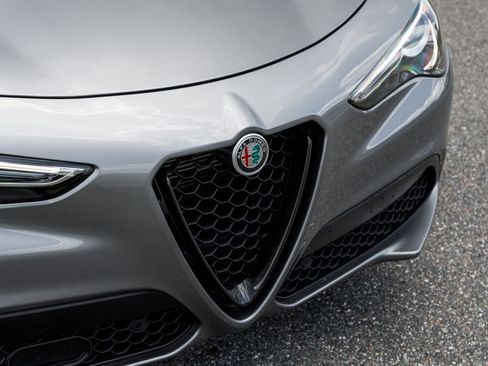 Used 2019 Alfa Romeo Stelvio Ti w/ TI Performance Package AWD/4WD image 36