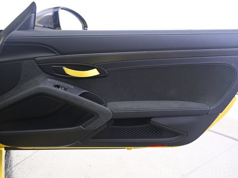 Used 2025 Porsche 718 Cayman GT4 RS RWD image 18