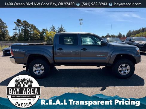 Used 2015 Toyota Tacoma 4x4 Double Cab w/ TRD Off-Road Package image 4
