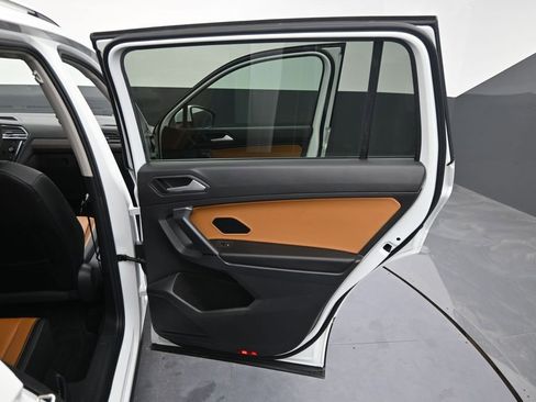 Used 2019 Volkswagen Tiguan SEL AWD/4WD image 36