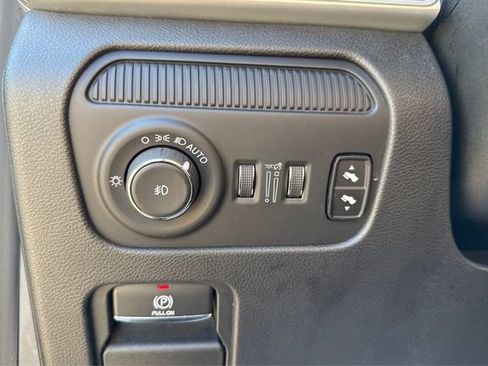 Used 2024 Jeep Wagoneer L Series III w/ Flexible Seating Group AWD/4WD image 17