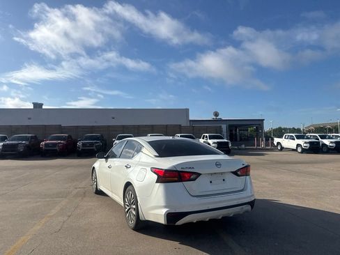 Certified 2023 Nissan Altima 2.5 SV FWD image 14