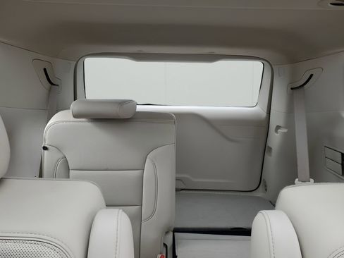 Used 2023 GMC Acadia Denali w/ Denali Technology Package image 26