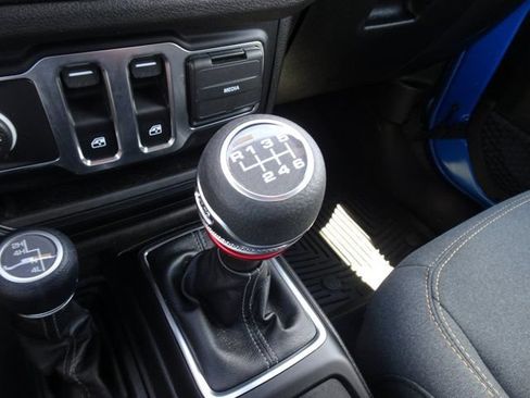 Used 2024 Jeep Wrangler Sport AWD/4WD image 17