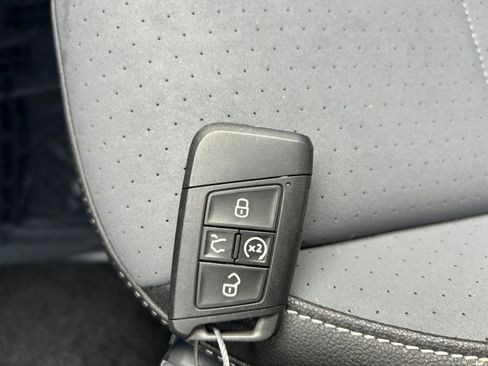 Used 2025 Volkswagen Jetta SE image 22