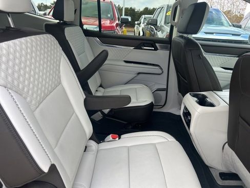 Used 2024 GMC Acadia Denali w/ Super Cruise Package image 10