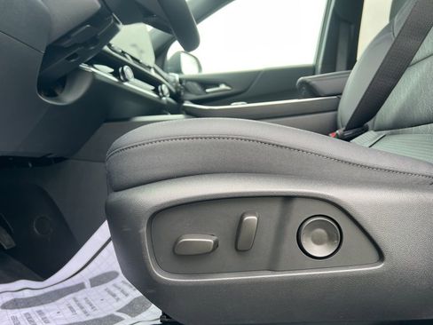 New 2026 Chevrolet Equinox LT w/ Convenience Package II image 9