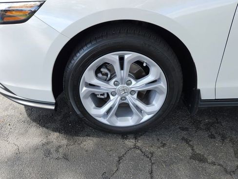 Certified 2025 Honda Accord LX image 9