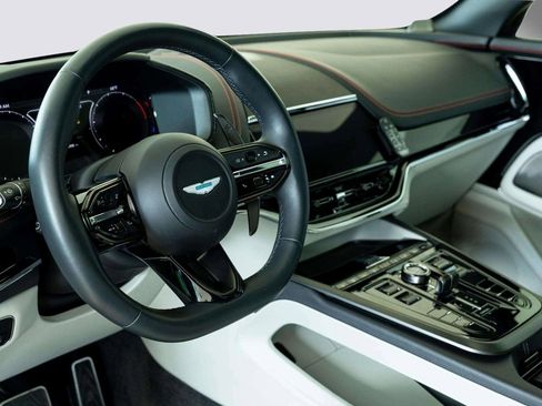 Used 2025 Aston Martin DBX 707 image 23