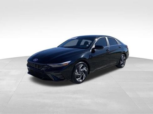 Used 2025 Hyundai Elantra SEL FWD image 1