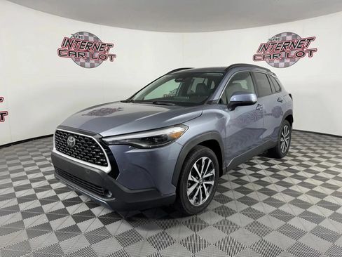 Used 2023 Toyota Corolla Cross XLE w/ Convenience Package AWD/4WD image 3