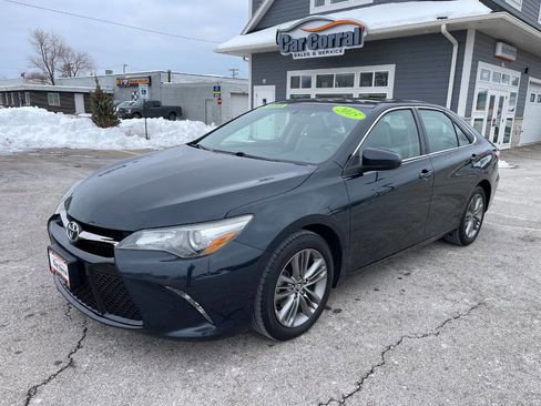 Used 2015 Toyota Camry SE image 1