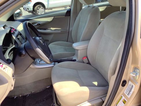 Used 2013 Toyota Corolla LE FWD image 28