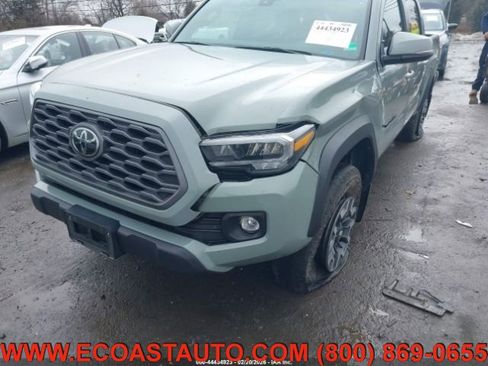 Used 2023 Toyota Tacoma TRD Off-Road w/ Technology Package AWD/4WD image 14
