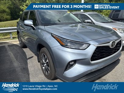 Used 2023 Toyota Highlander XLE