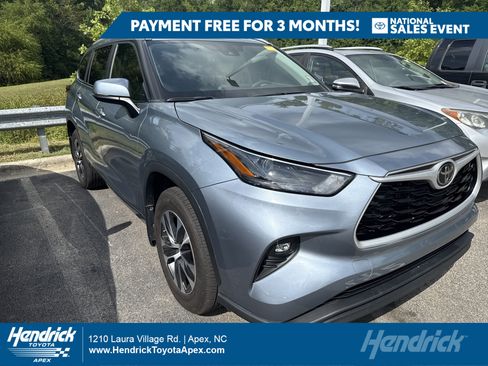 Used 2023 Toyota Highlander XLE FWD image 1