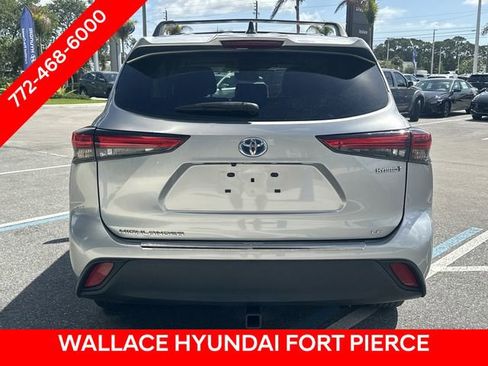 Used 2022 Toyota Highlander LE AWD/4WD image 7