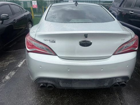 Used 2013 Hyundai Genesis 3.8 RWD image 5