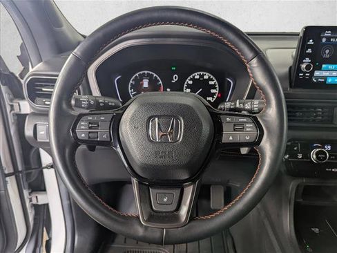 Used 2025 Honda Pilot TrailSport image 9