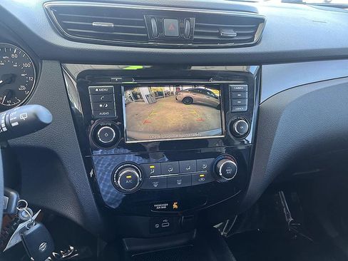 Certified 2022 Nissan Rogue Sport S image 16