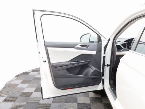 Used 2025 Volkswagen Taos SEL w/ Black Wheel Plus Package image 5