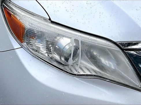 Used 2012 Toyota Avalon Limited FWD image 28