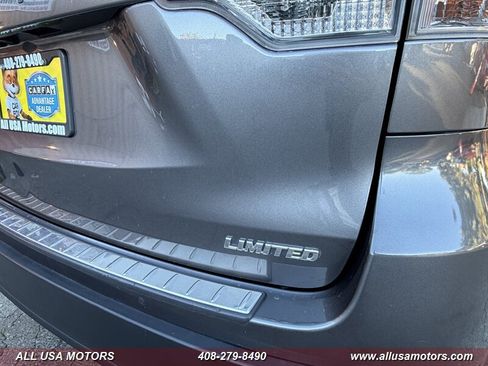 Used 2017 Toyota Highlander Limited w/ Carpet Mat Package FWD image 10