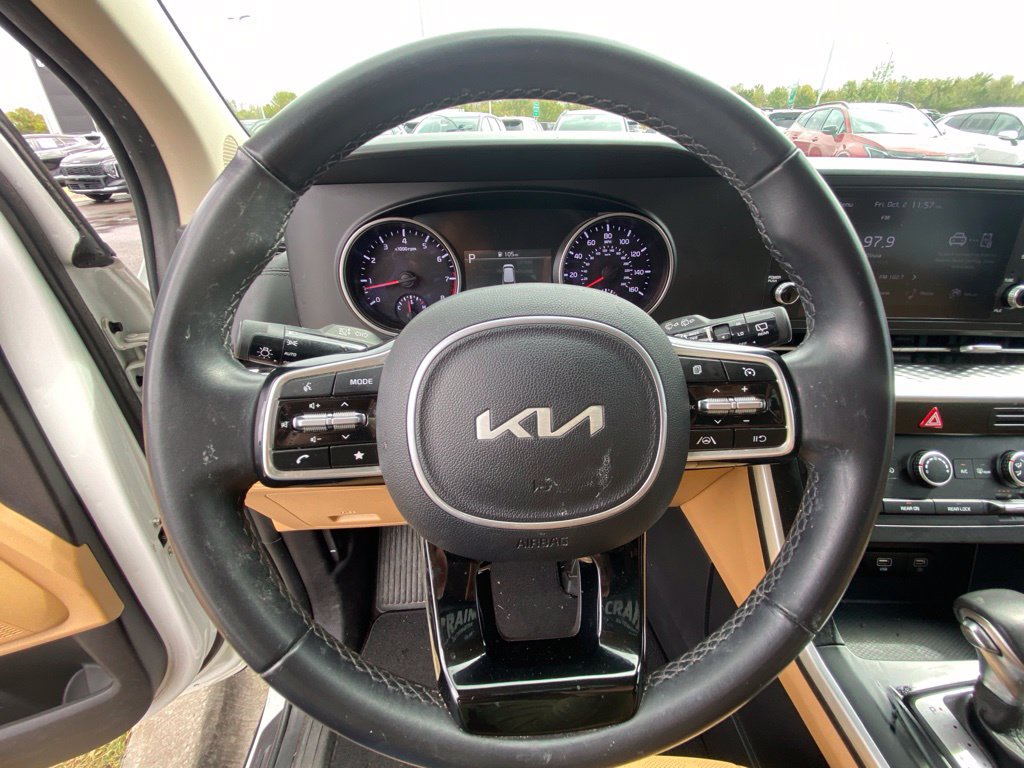 Certified 2024 Kia Carnival LX FWD image 14