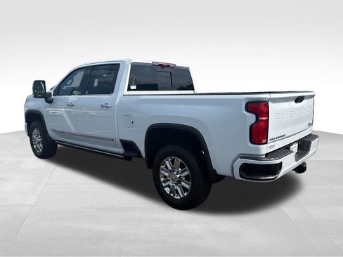 Used 2026 Chevrolet Silverado 2500 High Country w/ High Country Premium Package AWD/4WD image 3