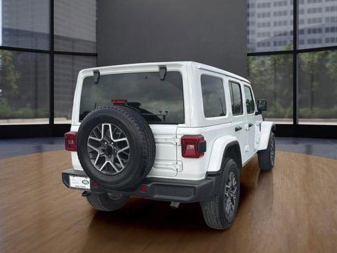 Used 2025 Jeep Wrangler Unlimited Sahara AWD/4WD image 16