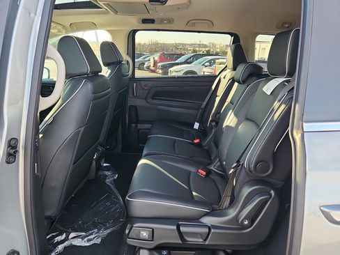 New 2026 Honda Odyssey Touring image 6