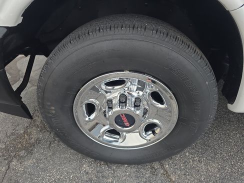 Used 2017 GMC Savana 2500 w/ All Terrain Package RWD image 29