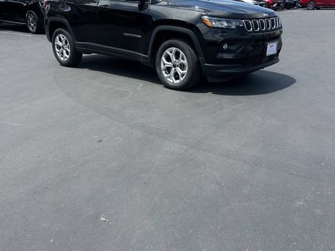 Used 2025 Jeep Compass Latitude w/ Sun & Sound Group AWD/4WD image 5