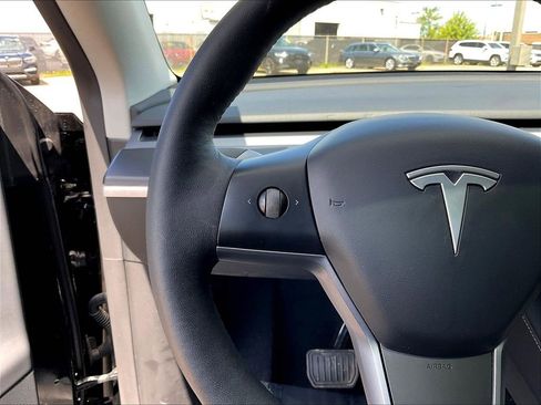 Used 2024 Tesla Model Y Long Range AWD/4WD image 11