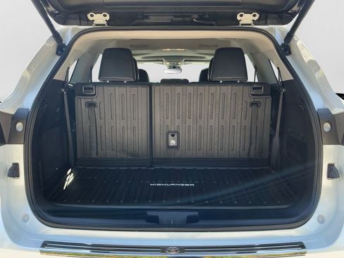 Used 2024 Toyota Highlander Limited AWD/4WD image 18